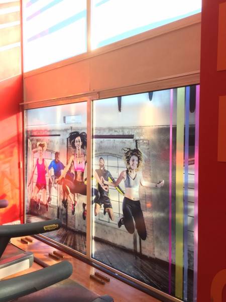 tdc-vitrophanie-quadricolore-grand-format-vitrine-senlis