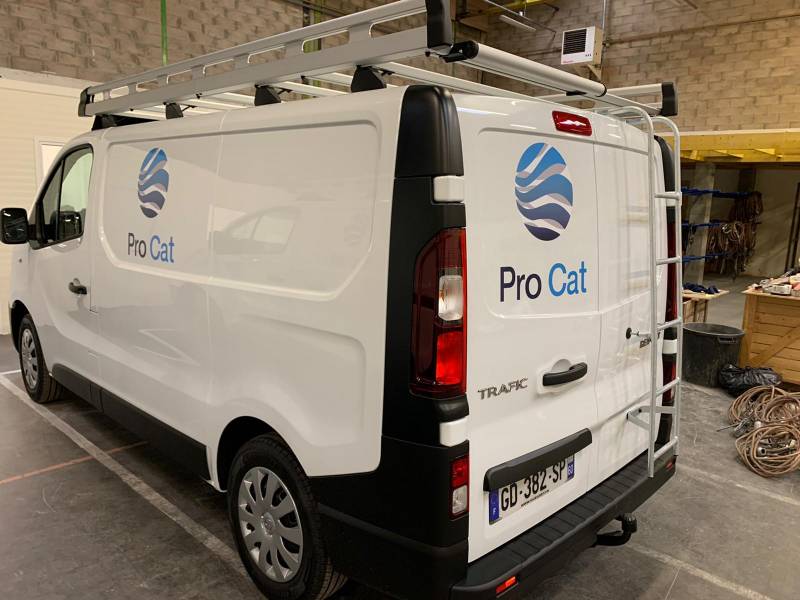 Besoin d'un stickage de véhicule d'entreprise pour vous mettre en avant où que vous soyez ?