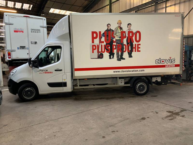 Réalisation d'un marquage véhicule pour la société Clovis située proche de Compiègne