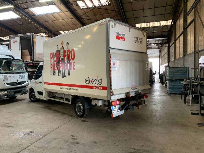 Réalisation d'un marquage véhicule pour la société Clovis située proche de Compiègne