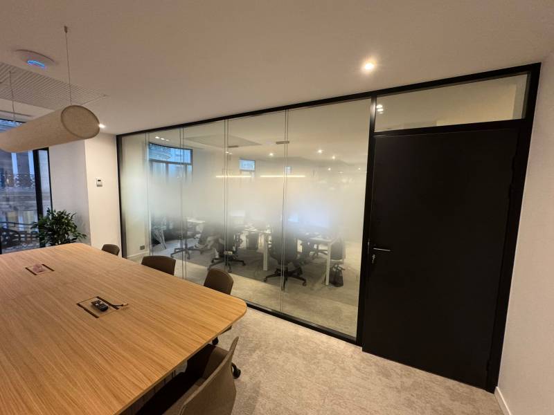 Vitrophanie film discretion bureau réalisé par TDC, PARIS