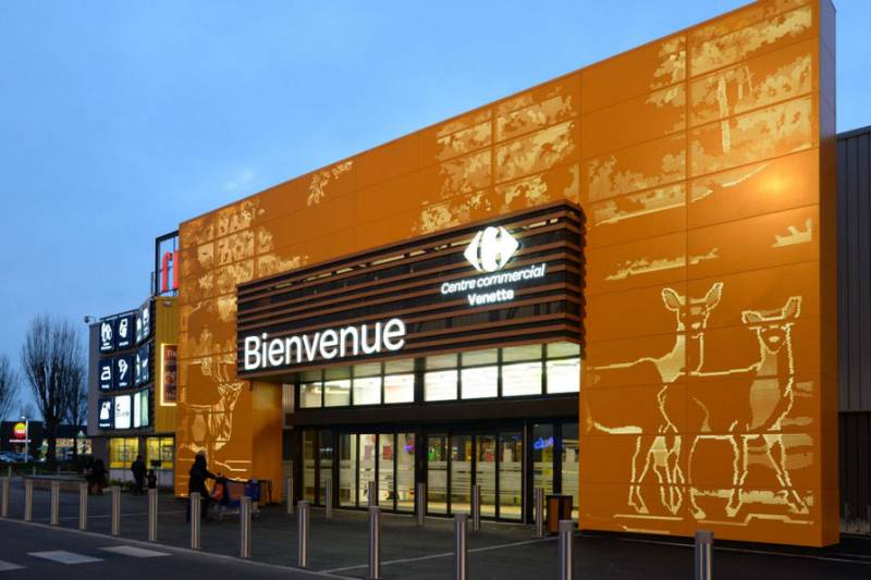 Zone commerciale à Venette (Cultura, Darty, Maison du Monde, etc...)